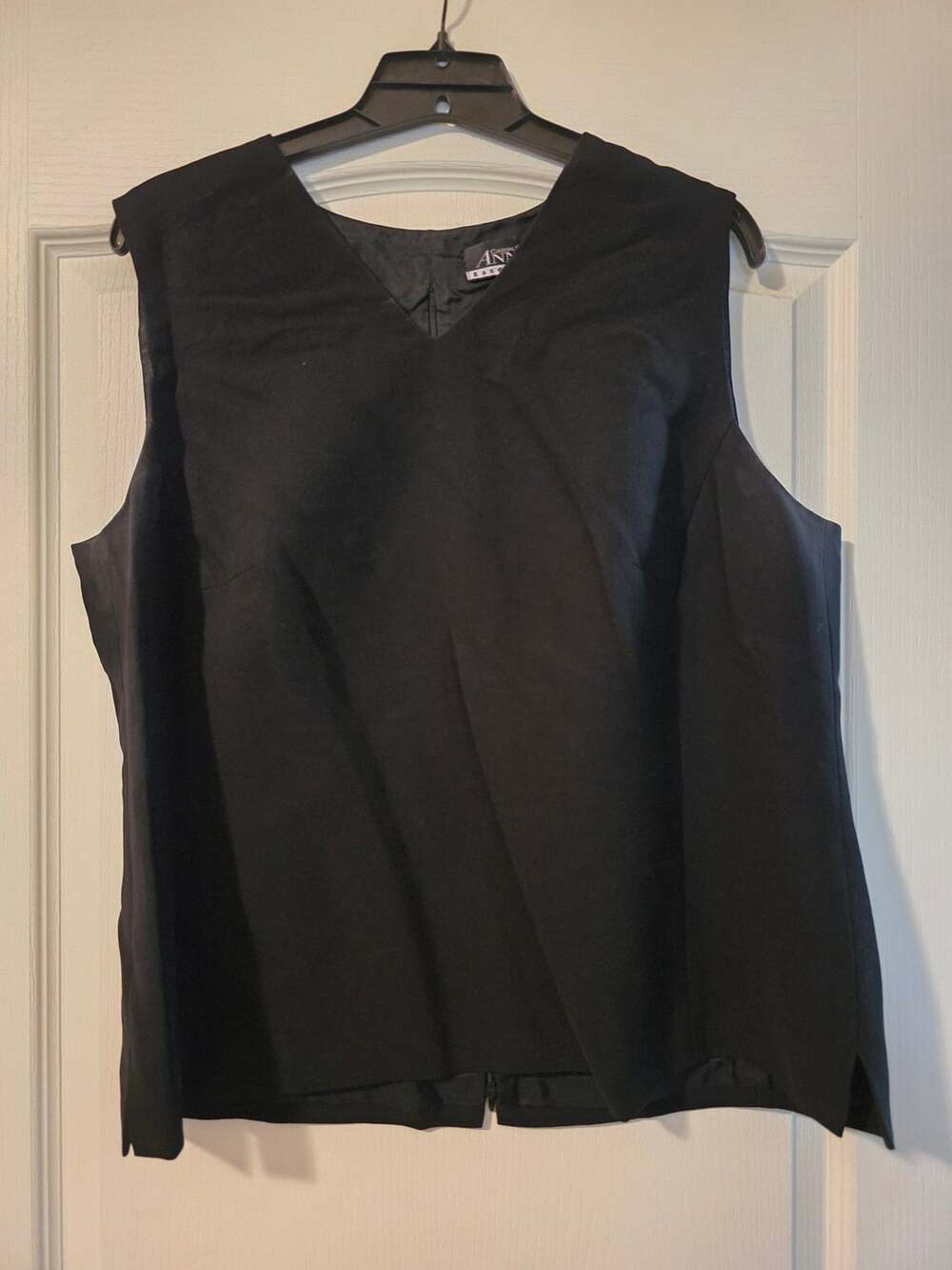 Casual Corner Annex Essentials Black V-Neck Sleeveless Blouse Size 16W